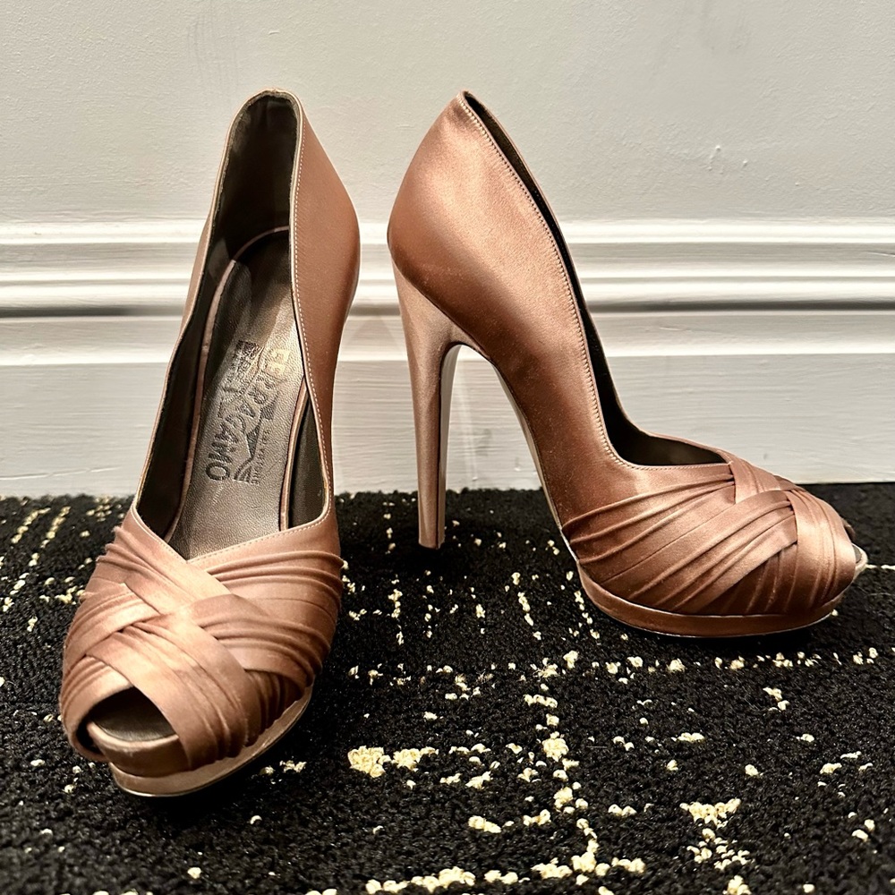 Salvatore Ferragamo Pumps - Blush